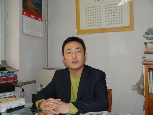 王鹏飞 工业与民用建筑专业，2002年就业于陕西省建材机械厂，现任该厂人事处主任兼团委书记。